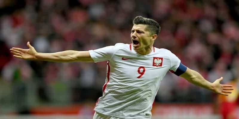 Nhận định về cơ hội tiến vào vòng 2 của tuyển BA LAN 8 Robert Lewandowski - cầu thủ chuyên nghiệp đang chơi ở vị trí tiền đạo cho CLB Barcelona tại La Liga Tây Ban Nha.